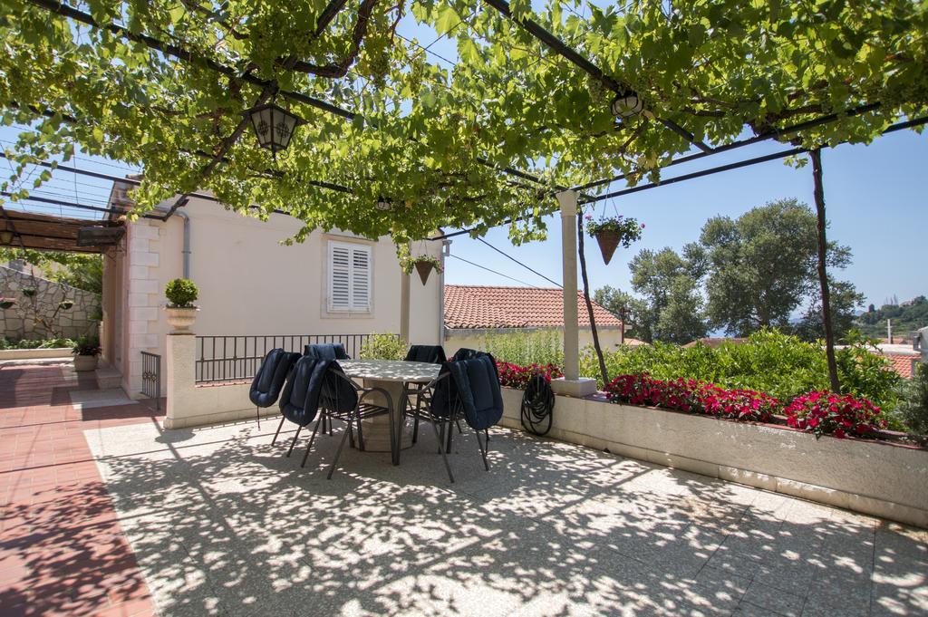 Radovcic Apartments And Rooms Trsteno Bagian luar foto