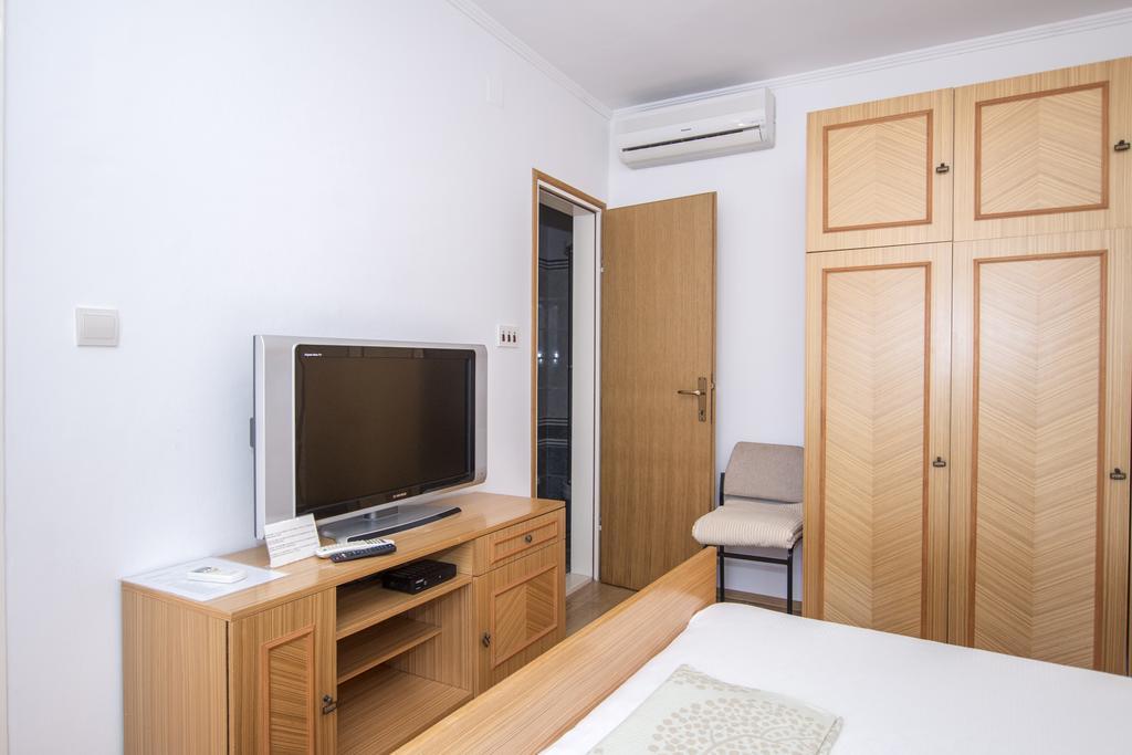 Radovcic Apartments And Rooms Trsteno Bagian luar foto
