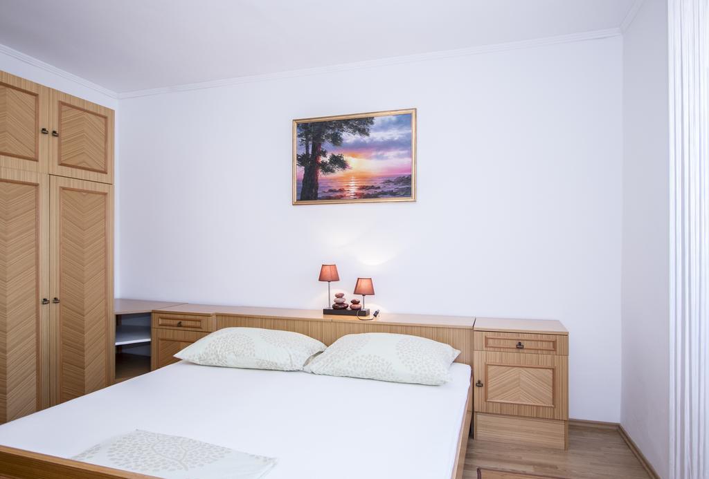 Radovcic Apartments And Rooms Trsteno Bagian luar foto