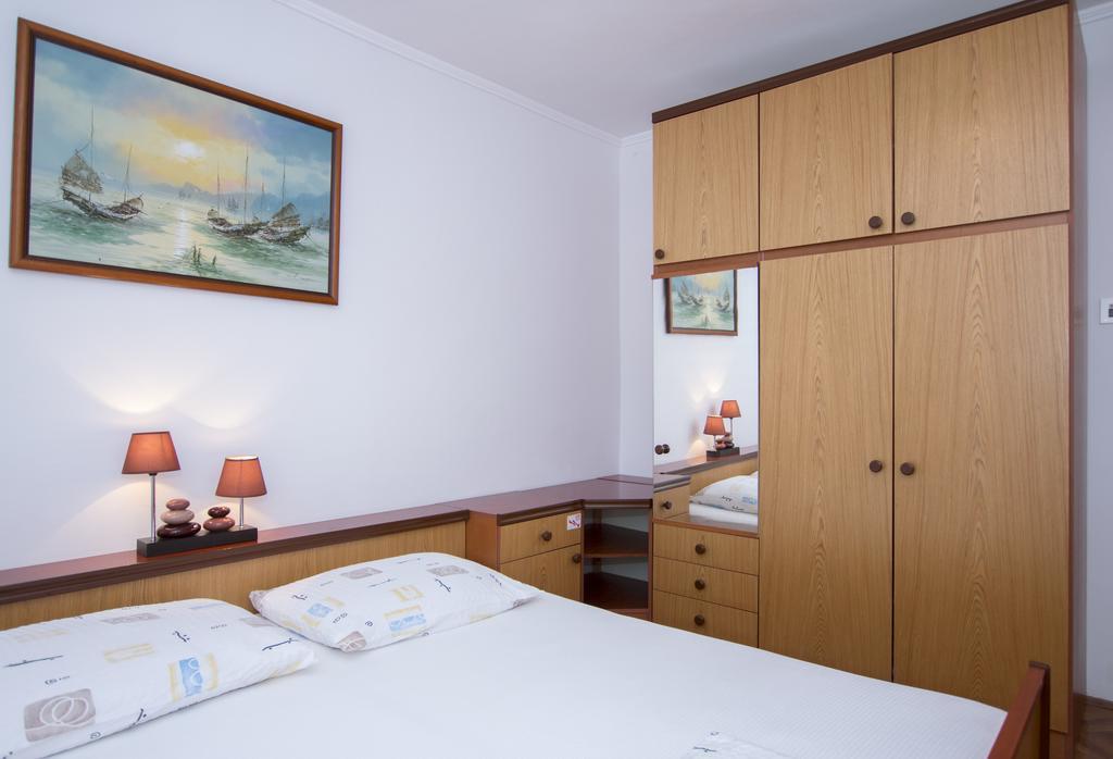 Radovcic Apartments And Rooms Trsteno Bagian luar foto