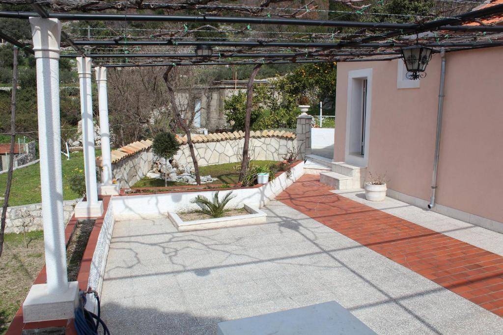 Radovcic Apartments And Rooms Trsteno Bagian luar foto