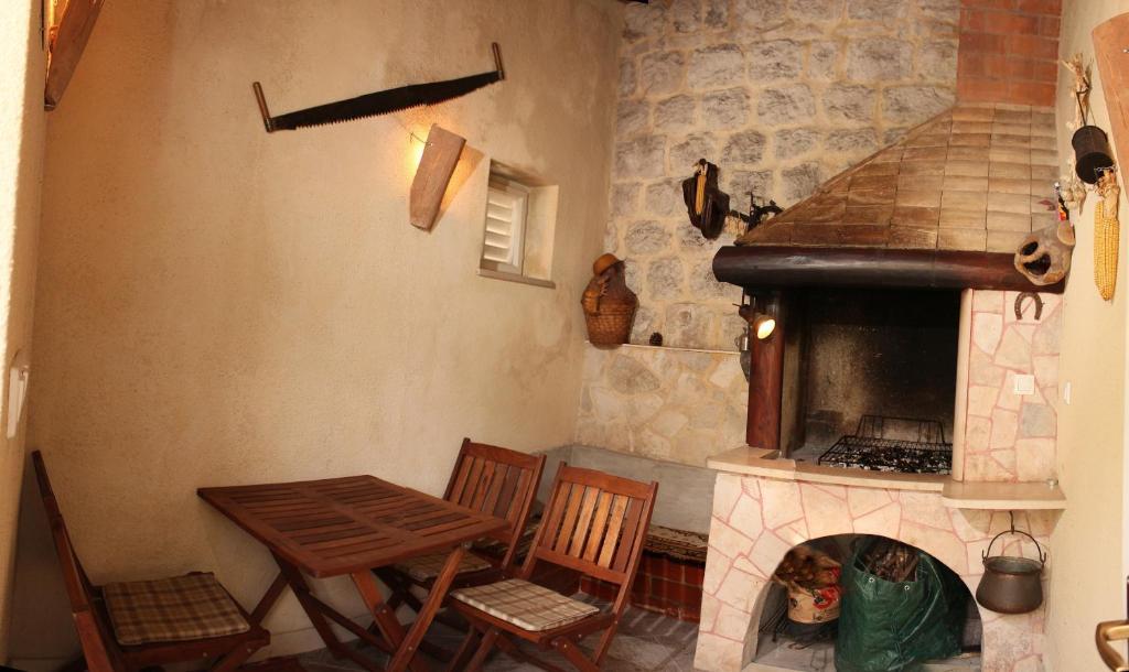 Radovcic Apartments And Rooms Trsteno Bagian luar foto