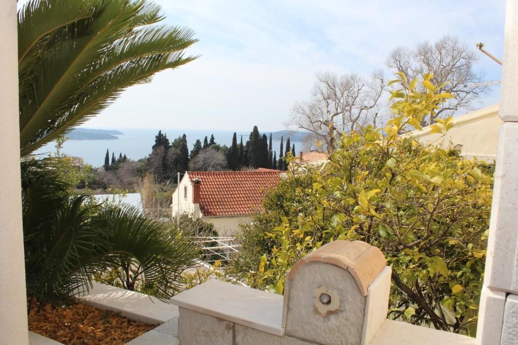 Radovcic Apartments And Rooms Trsteno Bagian luar foto